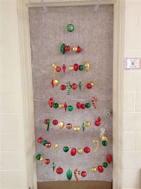 Modern and Minimalist Christmas Door Ideas